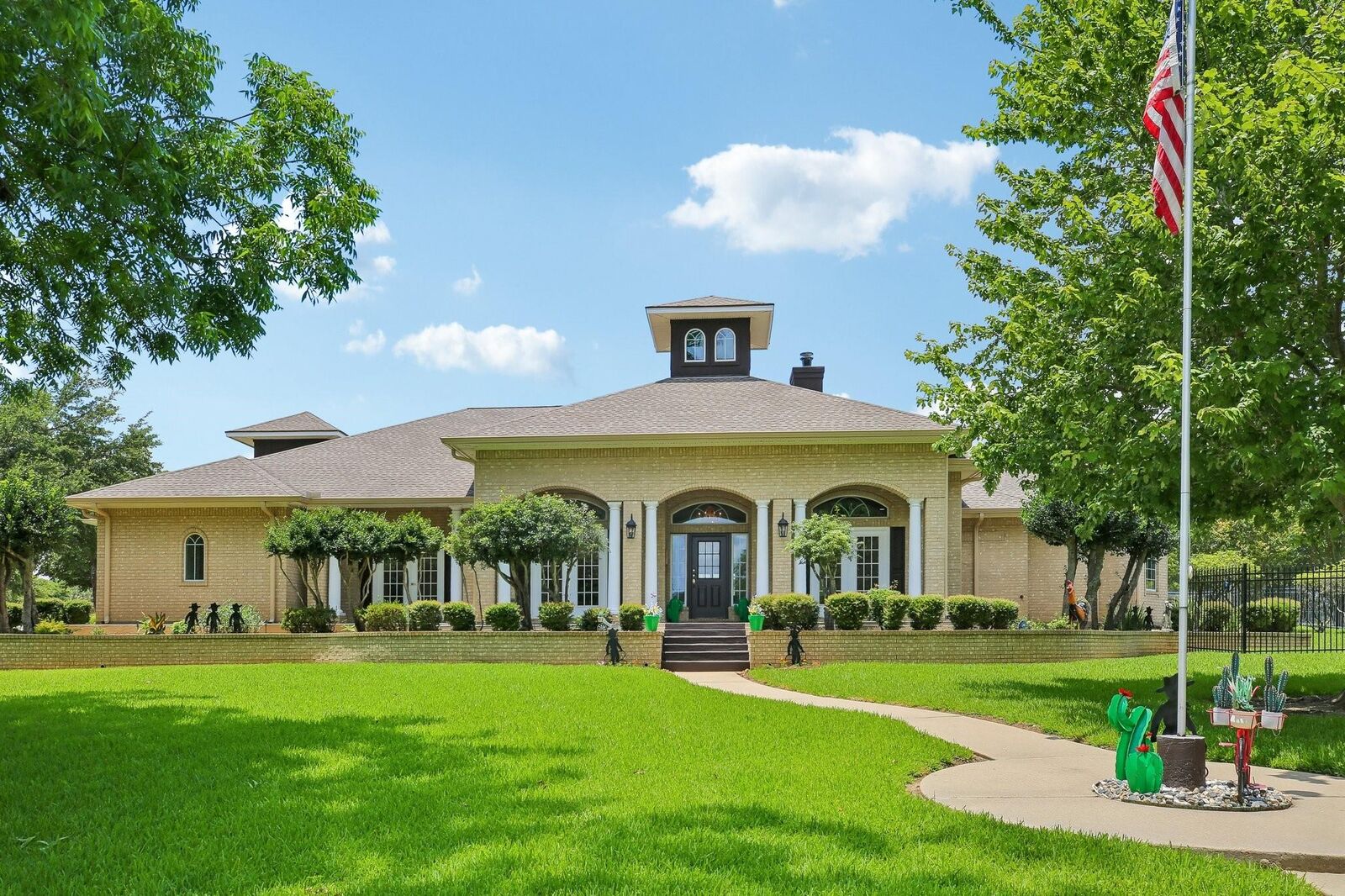 Property Photo: 118 Waterfront Drive TX 77356