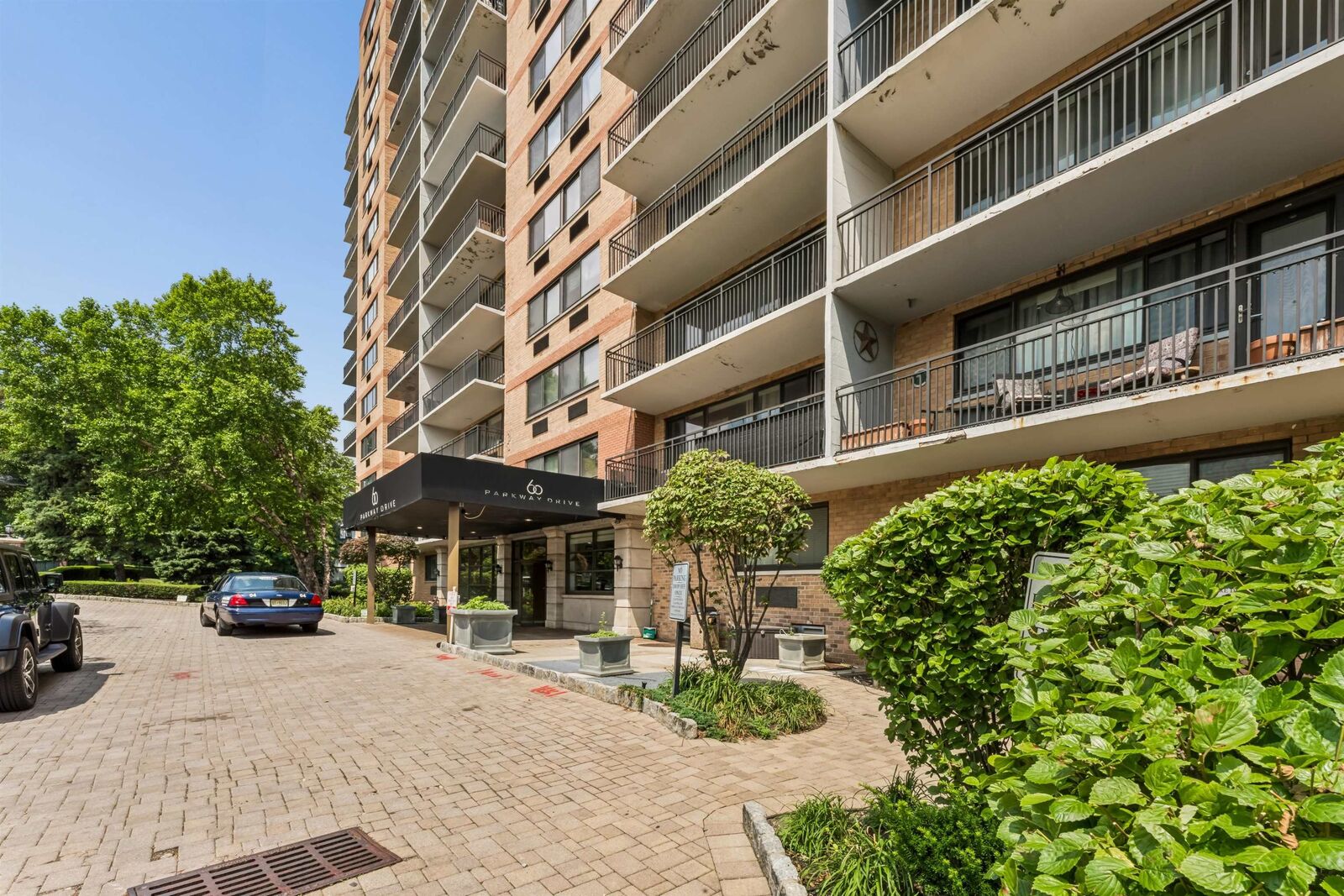 Property Photo: 60 Parkway Dr 1M NJ 07017