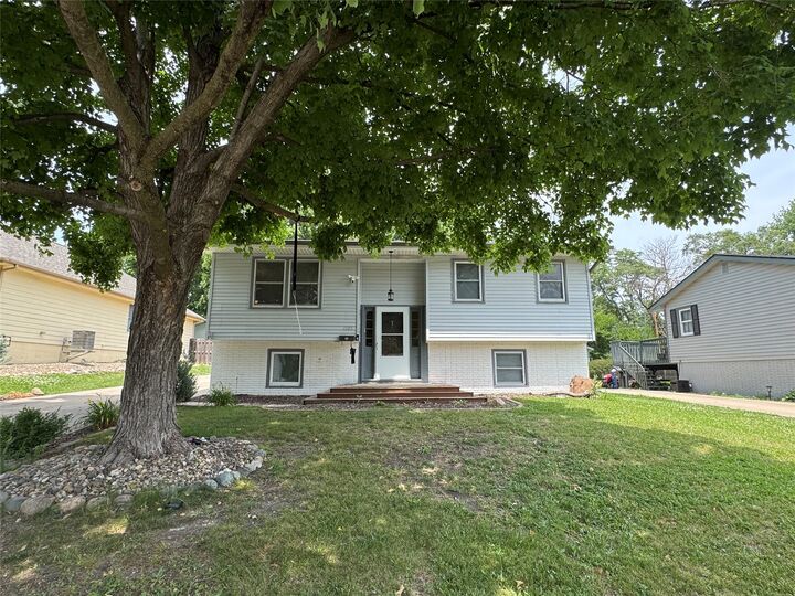 Property Photo:  1105 Bundy Street  IA 50315 