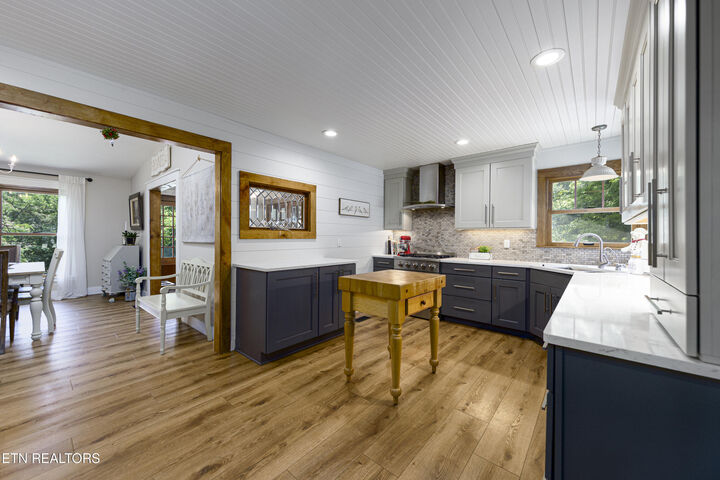 Property Photo: 8851 Gammon Way TN 37922