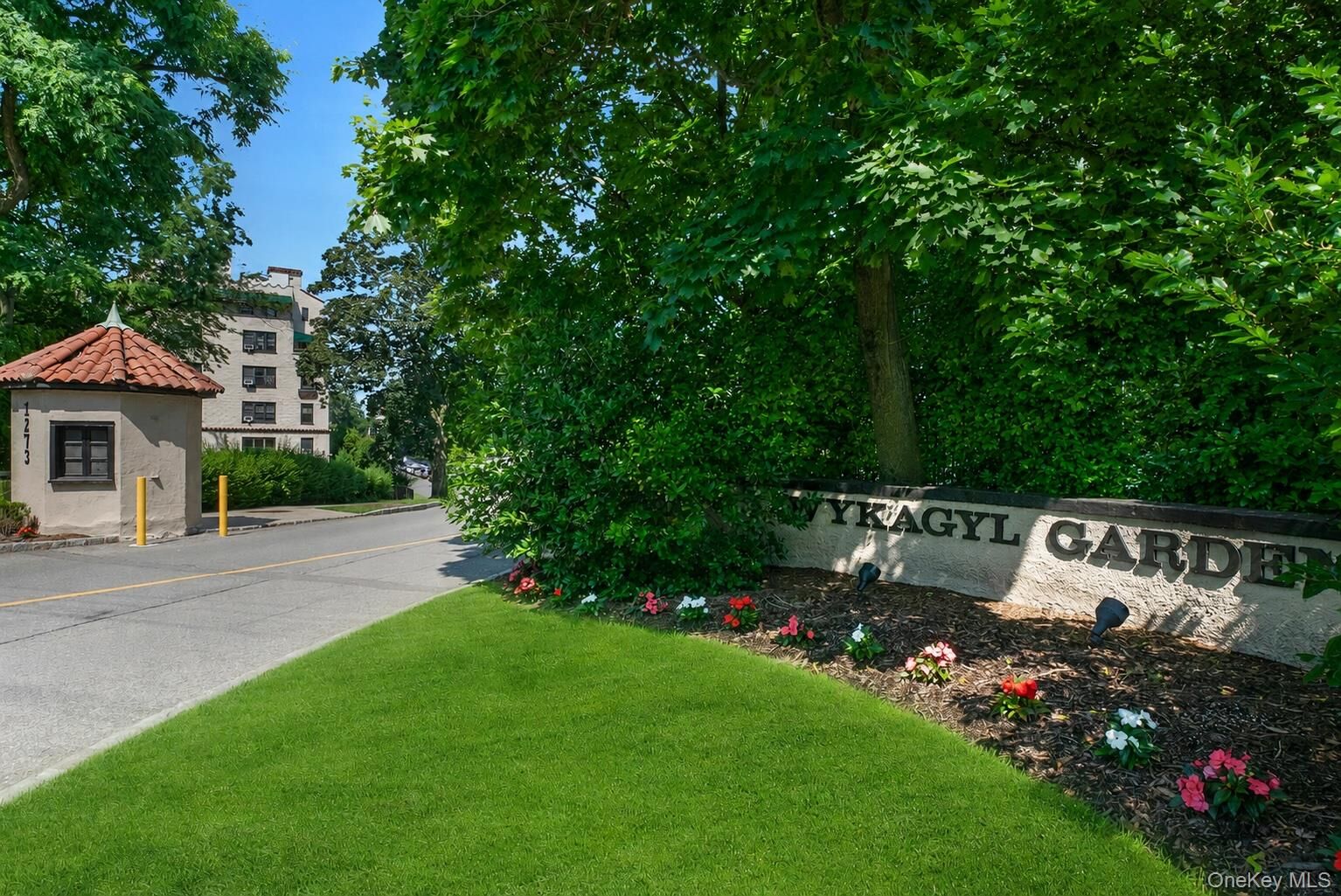 Property Photo: 1273 North Avenue Entry 8, Apt 2F NY 10804