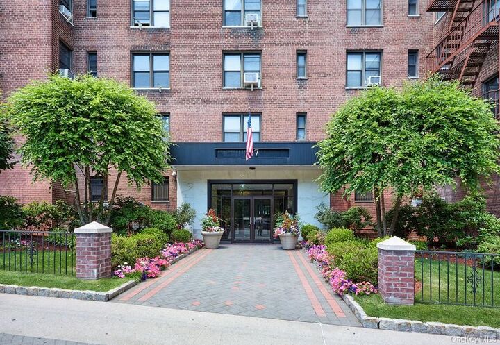 Property Photo:  77 Bronx River Road 1E  NY 10704 