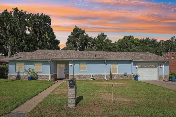 Property Photo:  31929 Elizabeth Lane  FL 32778 