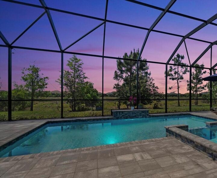 Property Photo: 729 Tailwind Place FL 34240