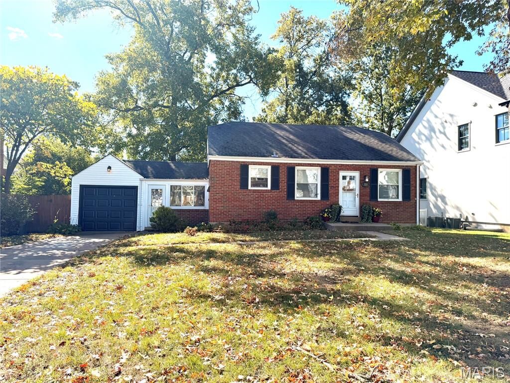 Property Photo:  320 Fairway Lane  MO 63122 