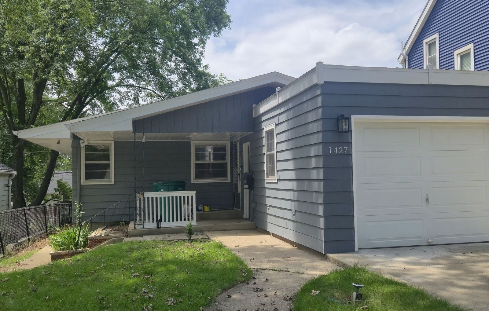 Property Photo:  1427 N May Street  IL 60435 