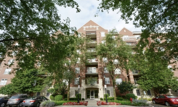 Property Photo:  470 W Mahogany Court 612  IL 60067 