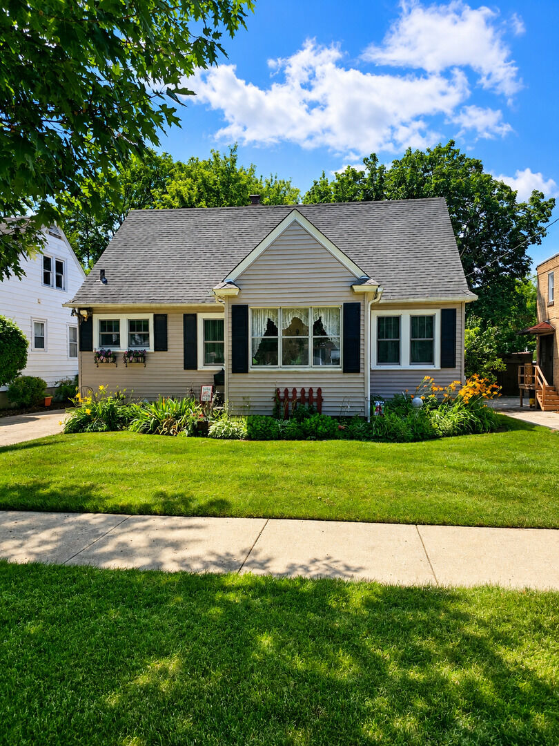 Property Photo: 621 Lincoln Avenue IL 60120