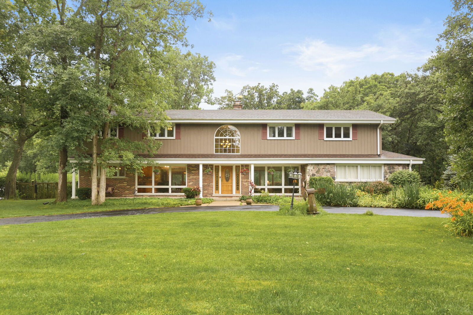 Property Photo: 2665 Crestwood Lane IL 60015