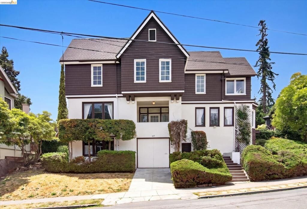 Property Photo:  617 Boulevard Way  CA 94610 