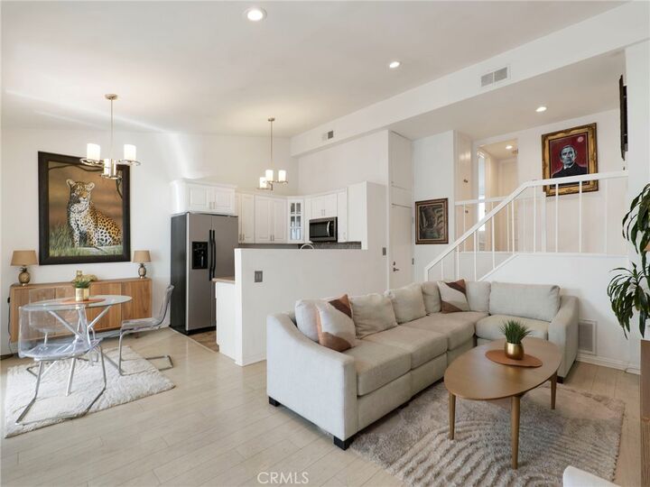 Property Photo: 4414 W Kling Street CA 91505
