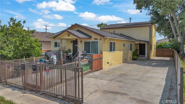 Property Photo:  706 W 77th  CA 90044 