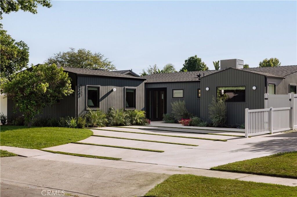Property Photo: 5267 Ventura Canyon Avenue CA 91401