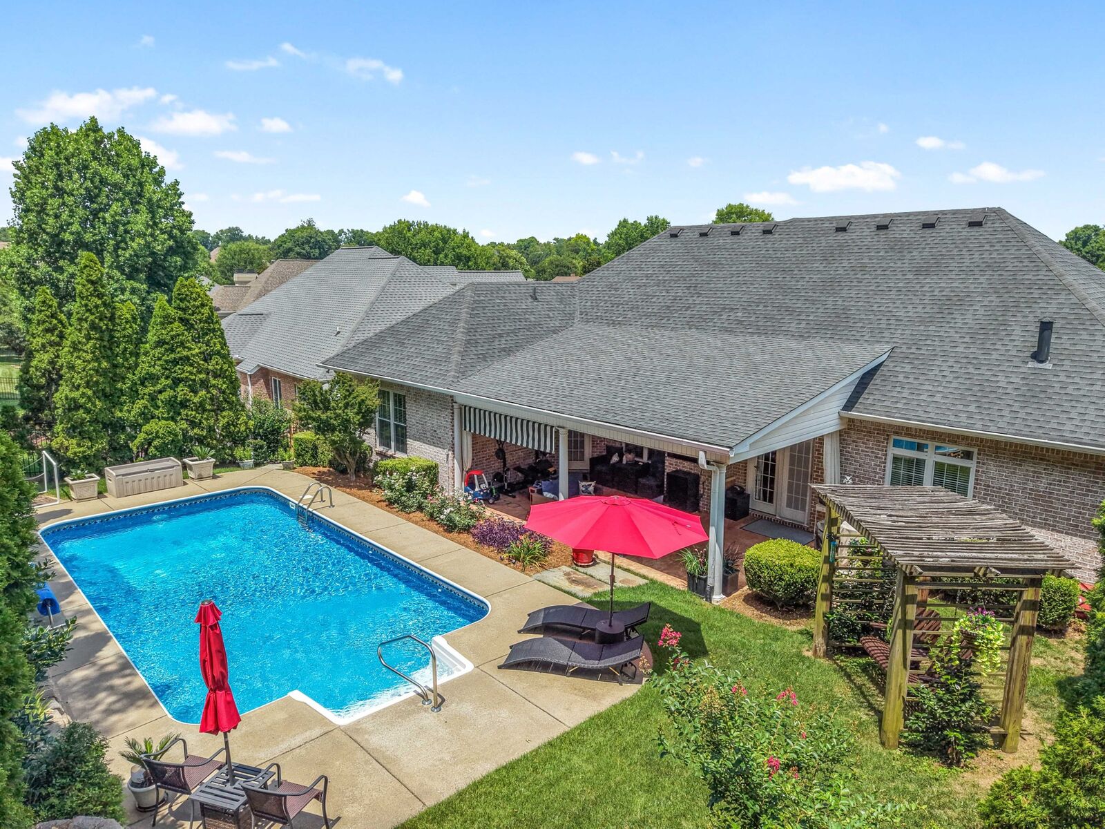 Property Photo: 115 N Country Club Dr TN 37075