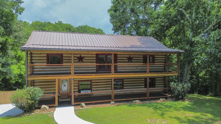 Property Photo:  4054 Sams Creek Rd  TN 37143 
