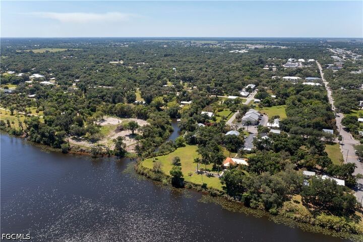 Property Photo:  233 De Soto Avenue  FL 33935 