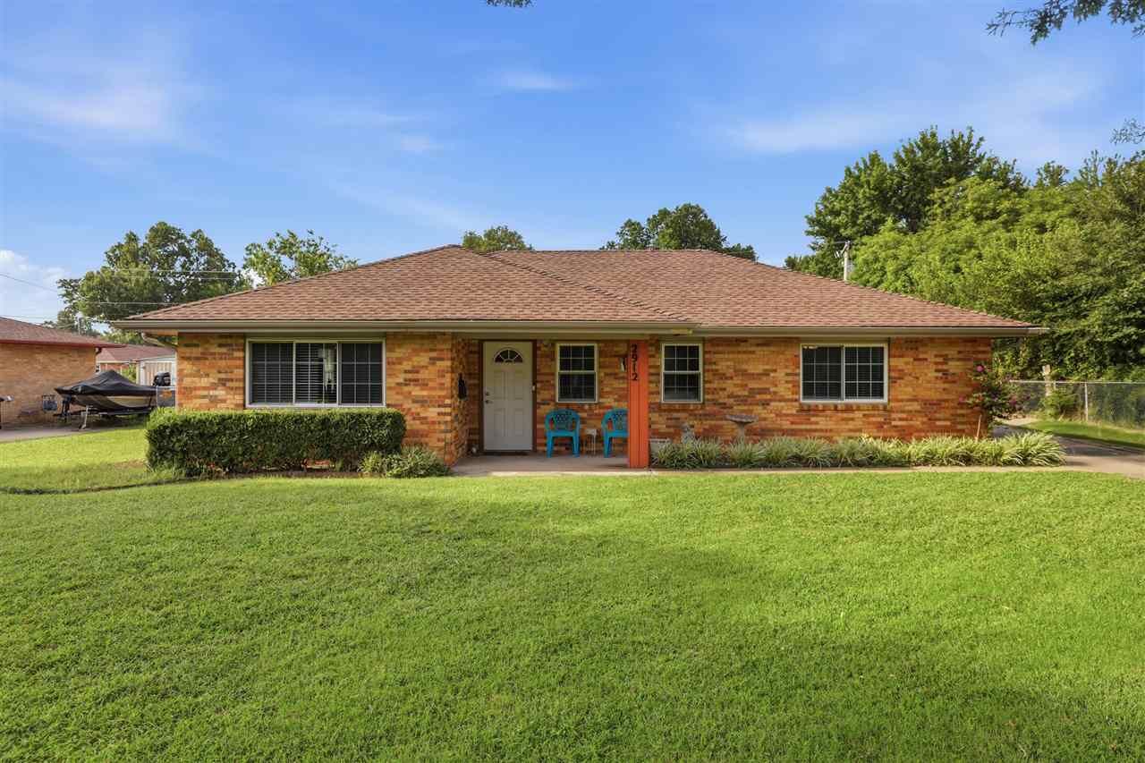 Property Photo:  2912 E Hartford Ave  OK 74604 