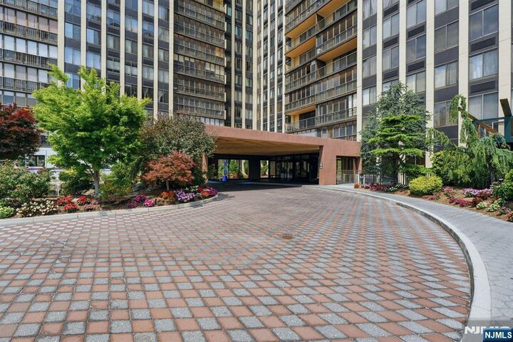 Property Photo:  300 Winston Drive C0518  NJ 07010 