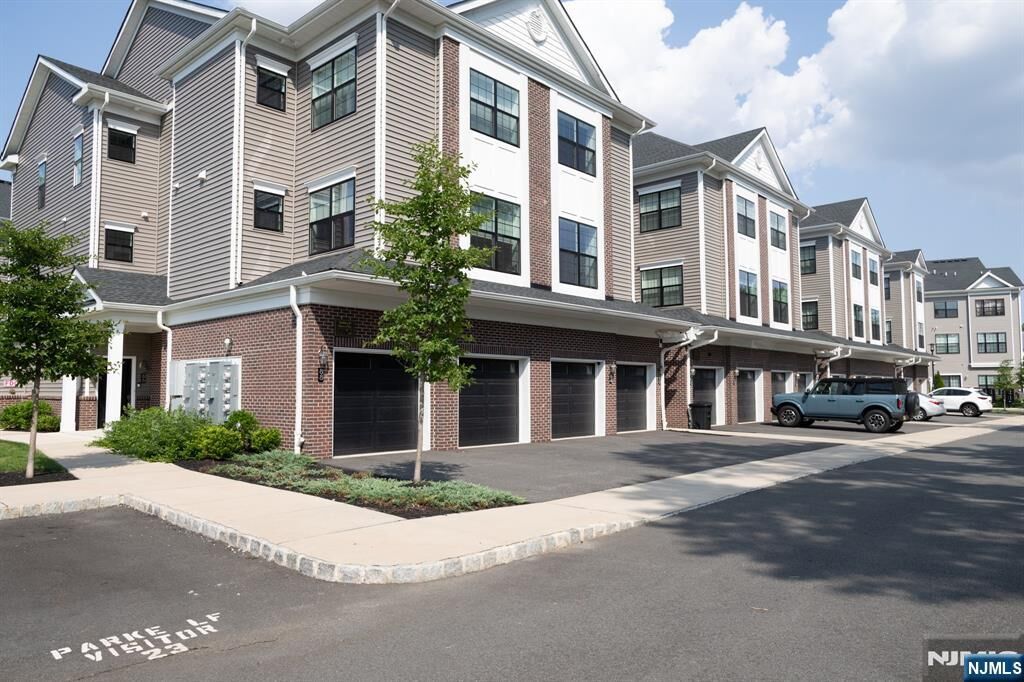 Property Photo:  84 Harvest Way  NJ 07424 