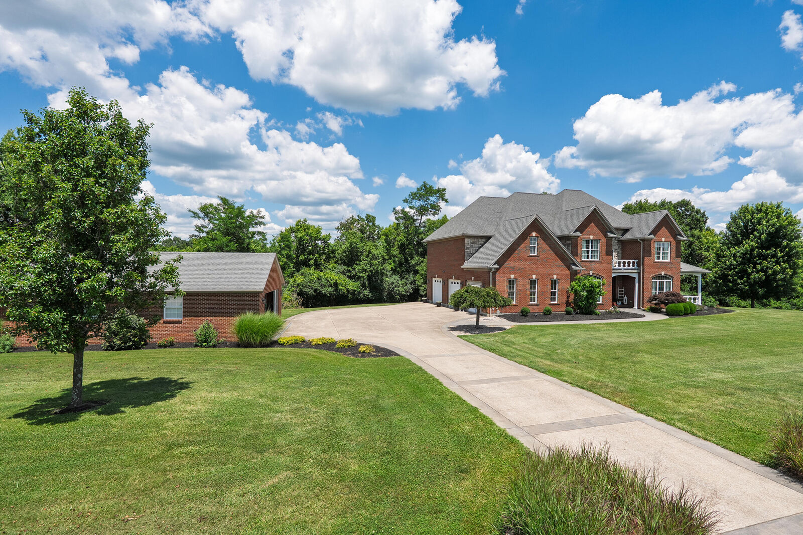 Property Photo: 102 Harbour Pointe Drive KY 41097