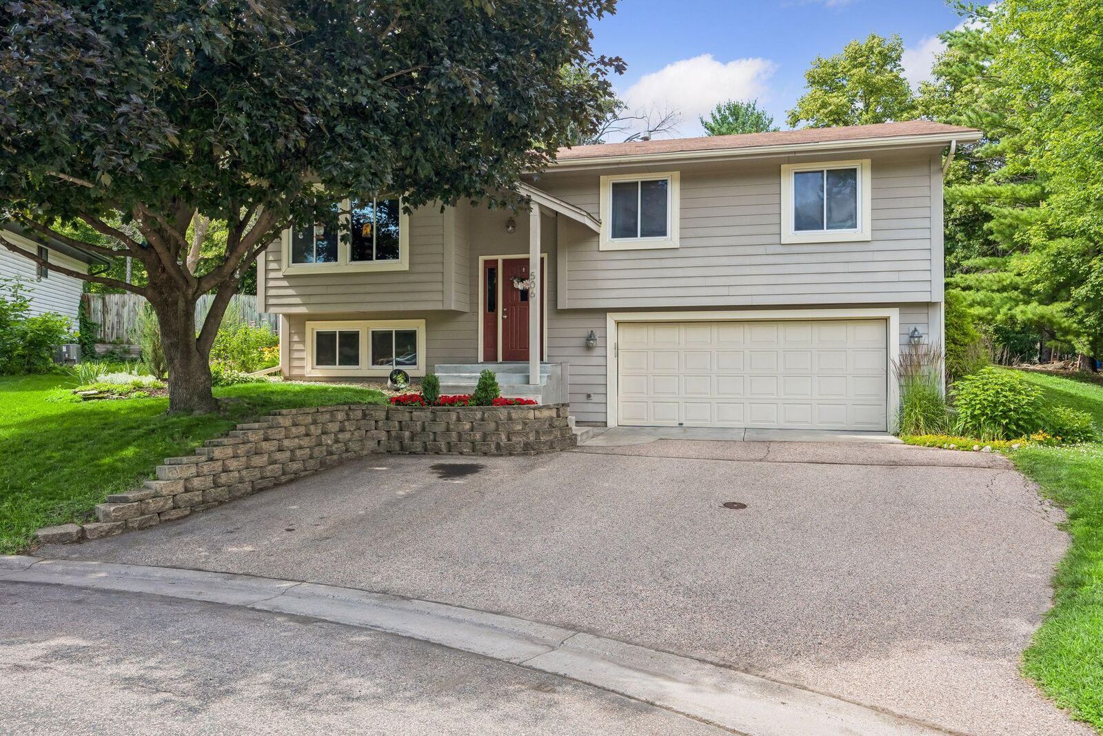Property Photo:  506 Laredo Lane  MN 55317 