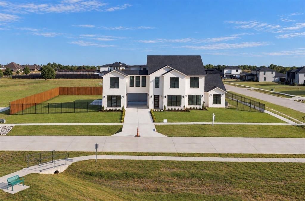 Property Photo: 349 Valley Trail TX 75154