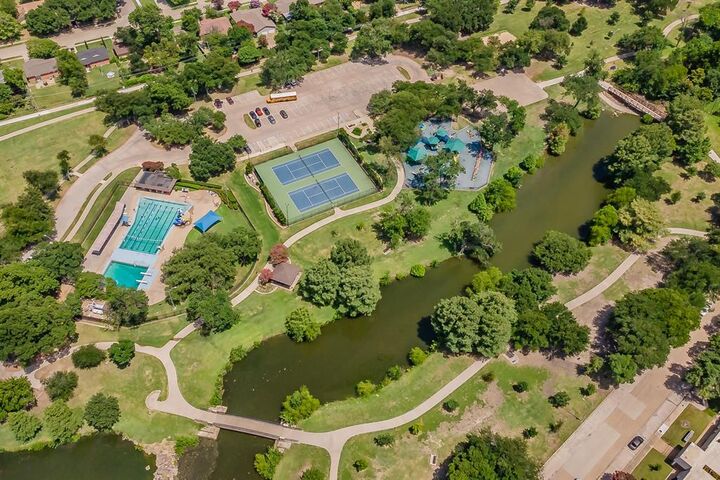Property Photo:  506 S Cottonwood Drive  TX 75080 