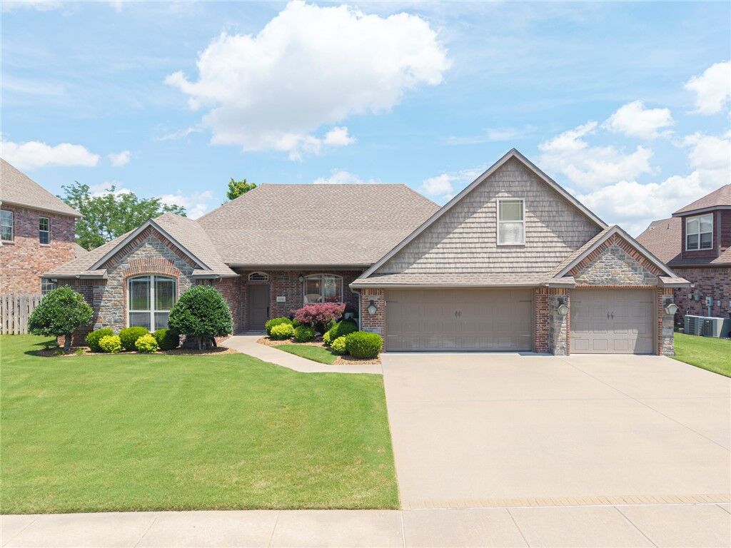 Property Photo: 6105 W Bainbridge Drive AR 72758