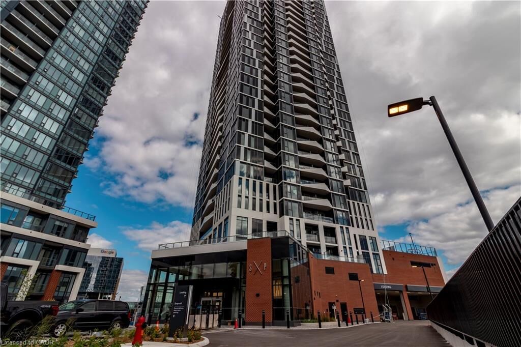 Property Photo:  25 Wellington South Street S 2102  ON N2G 0E3 