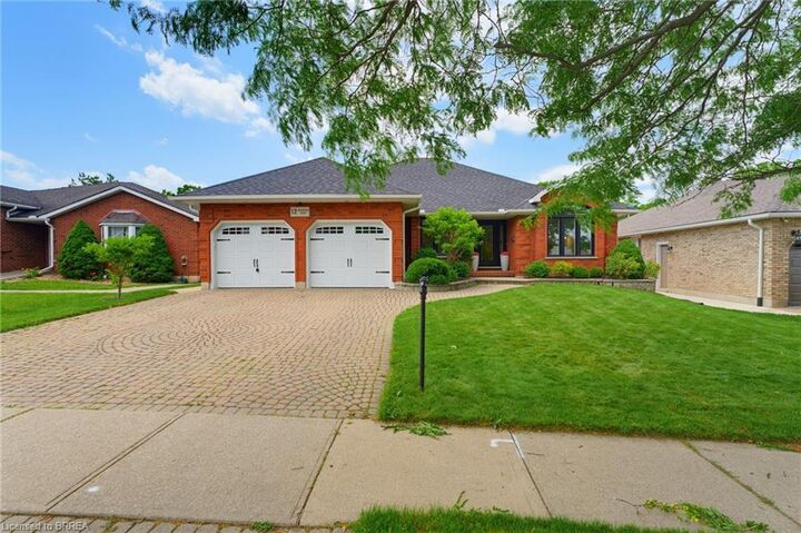12 Macbride Court — photo 1