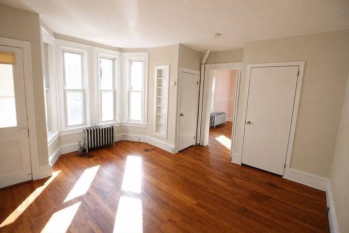 Property Photo:  90 Mount Vernon 1F  MA 01852 