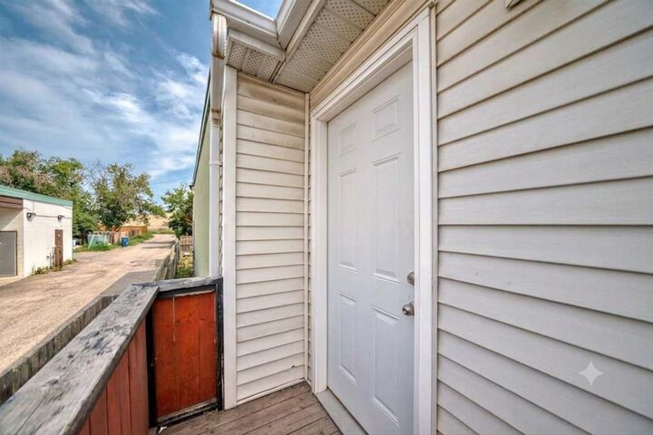 Property Photo: 2714 74 Avenue SE AB T2C 4M3