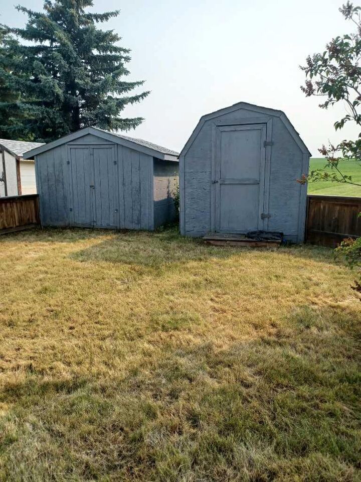 Property Photo: 4506 50 Avenue Unit 4 AB T0C 2J0