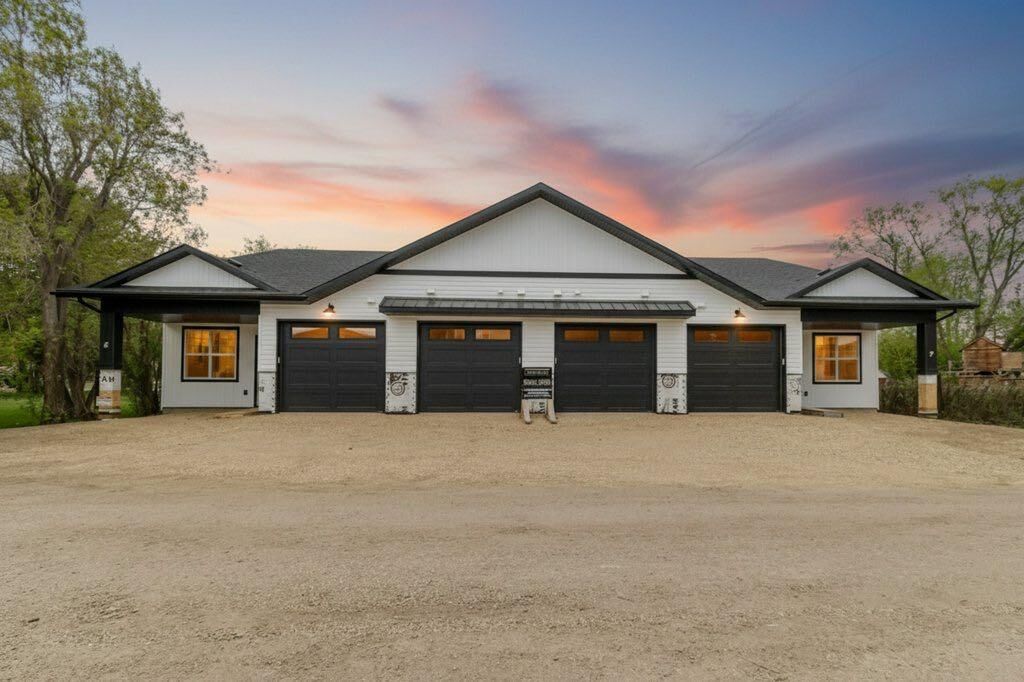 Property Photo:  5463 55 Avenue 5  AB T4L 1M1 