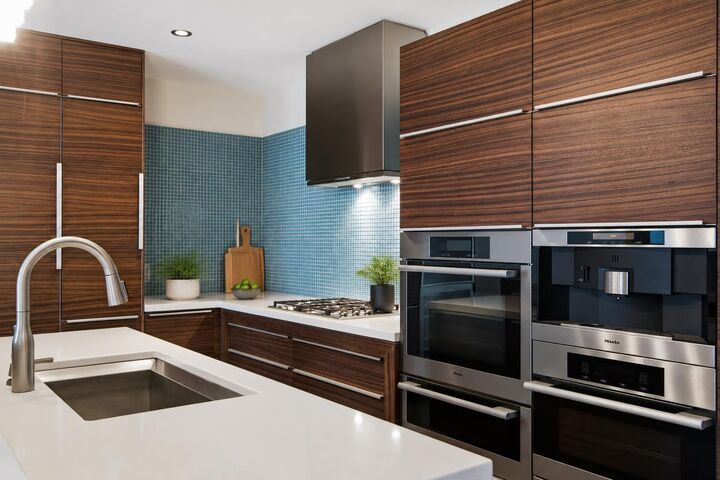 Property Photo: 108 9 Avenue SW 1702 AB T2P 0S9