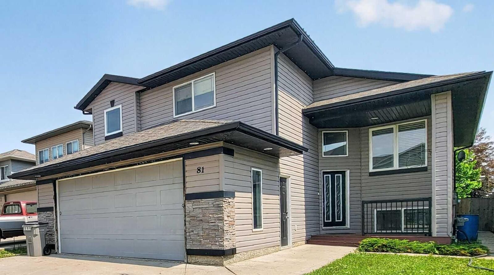 Property Photo: 81 Pinnacle Lake Drive AB T8W 0A9