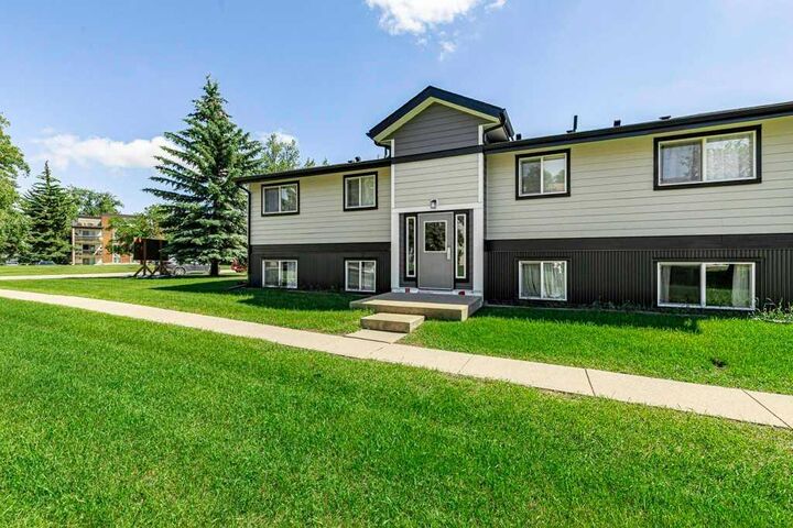Property Photo:  11 Stanton Street 27  AB T4N 0B9 
