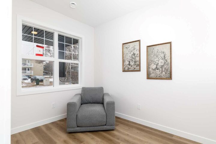 Property Photo:  5463 55 Avenue 1  AB T4L 1M1 