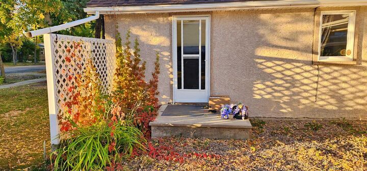 Property Photo:  5111 53 Street  AB T0B 2W0 