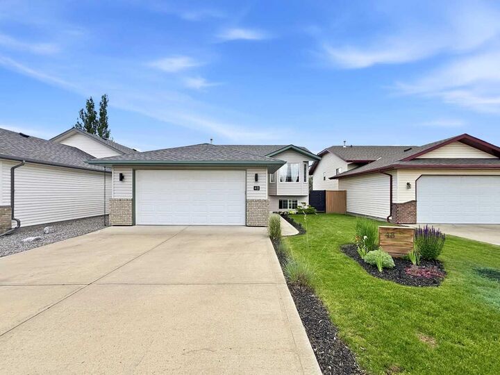 Property Photo: 48 Dodge Avenue AB T4R 3E8