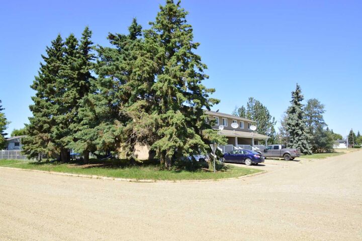 Property Photo:  4906-4914 49 Street  AB T0H 0E0 