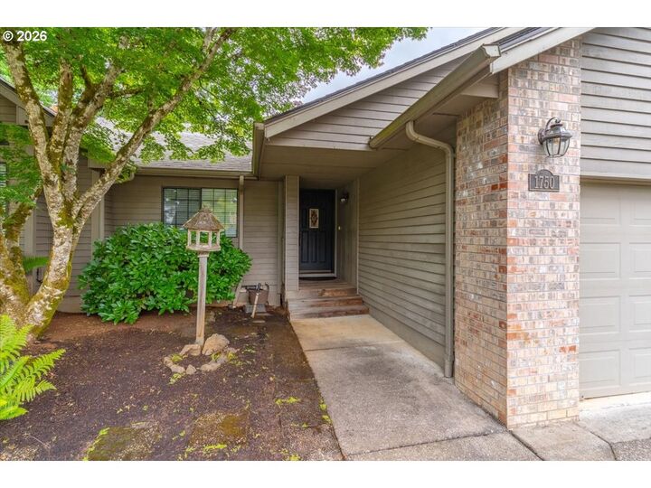 Property Photo: 1750 Cinnamon Hill Dr SE OR 97306