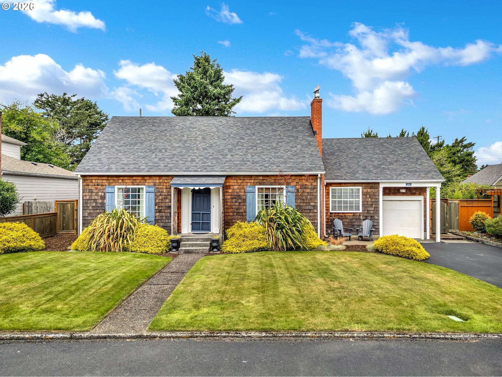 Property Photo:  2390 S Edgewood St  OR 97138 