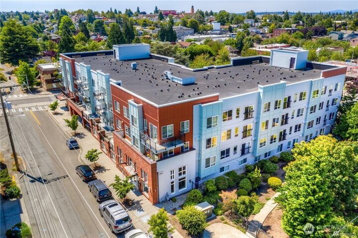 Property Photo:  424 N 85th Street 406  WA 98103 