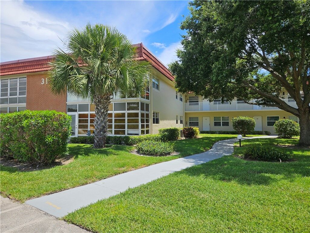 Property Photo: 31 Pine Arbor Lane 102 FL 32962