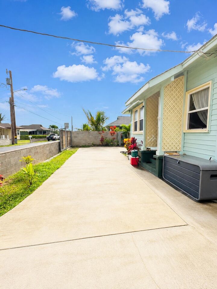 Property Photo: 677 Linekona Pl HI 96793