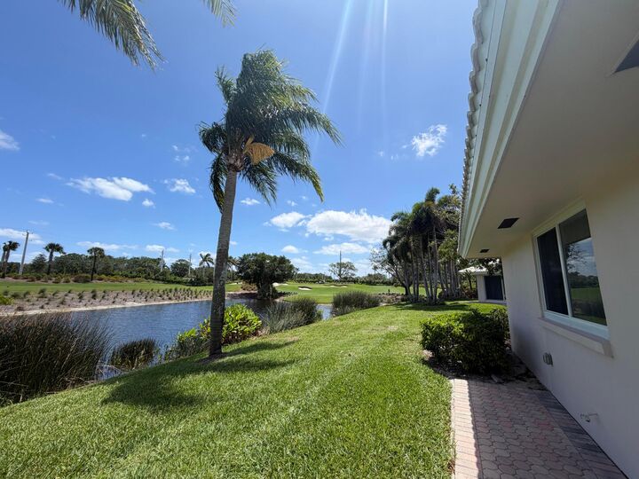 Property Photo:  10860 Tamarisk Trail  FL 33436 