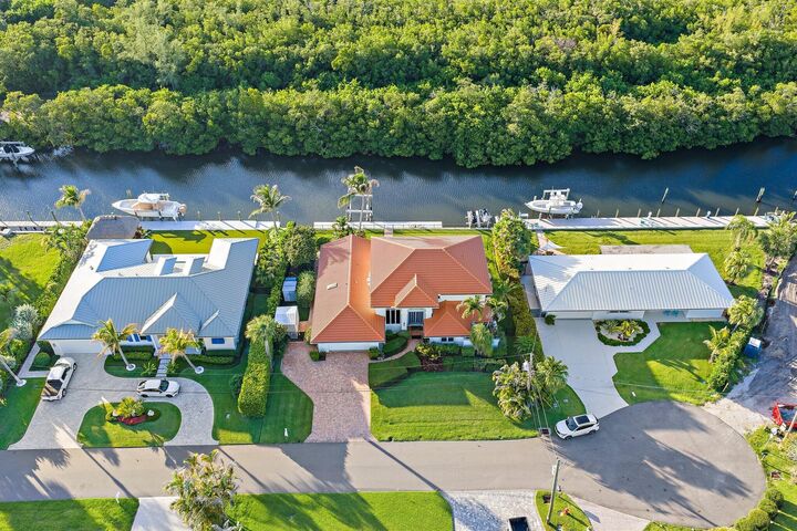 Property Photo: 8565 SE Palm Street FL 33455