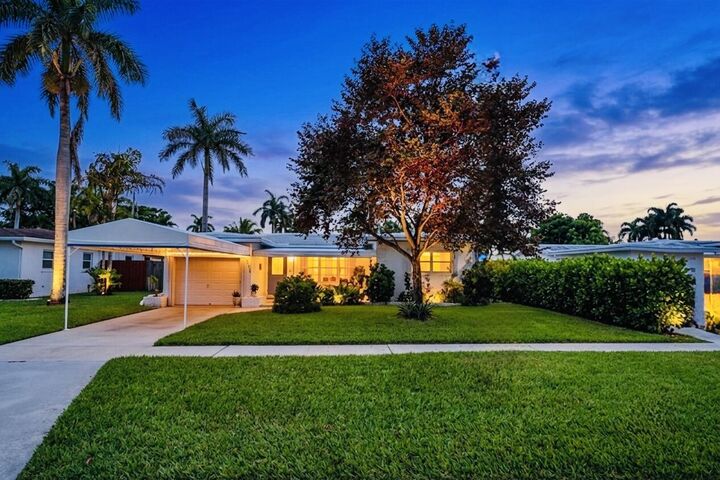 Property Photo: 707 N 32nd Avenue FL 33021