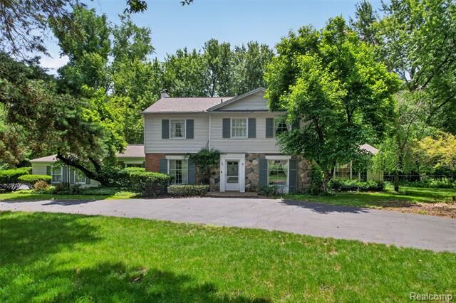 Property Photo:  321 Barden Road  MI 48304 